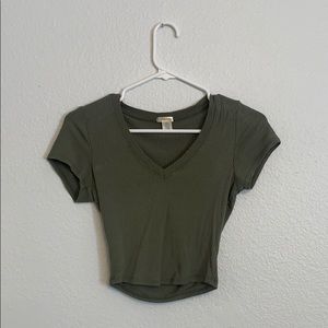 Short sleeve v-neck crop top